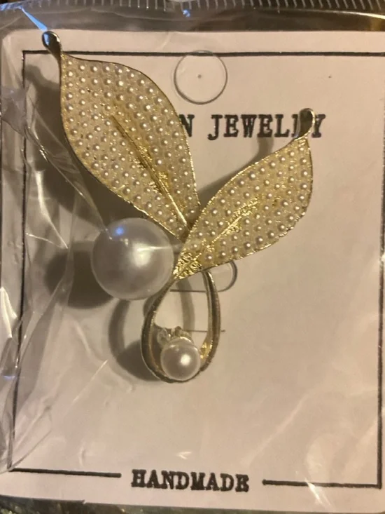 Elegant Pearl Leaf Brooch — Gold-Tone with Ivory Pearls HAND MADE VINTAGE NEW - Picture 9 of 16